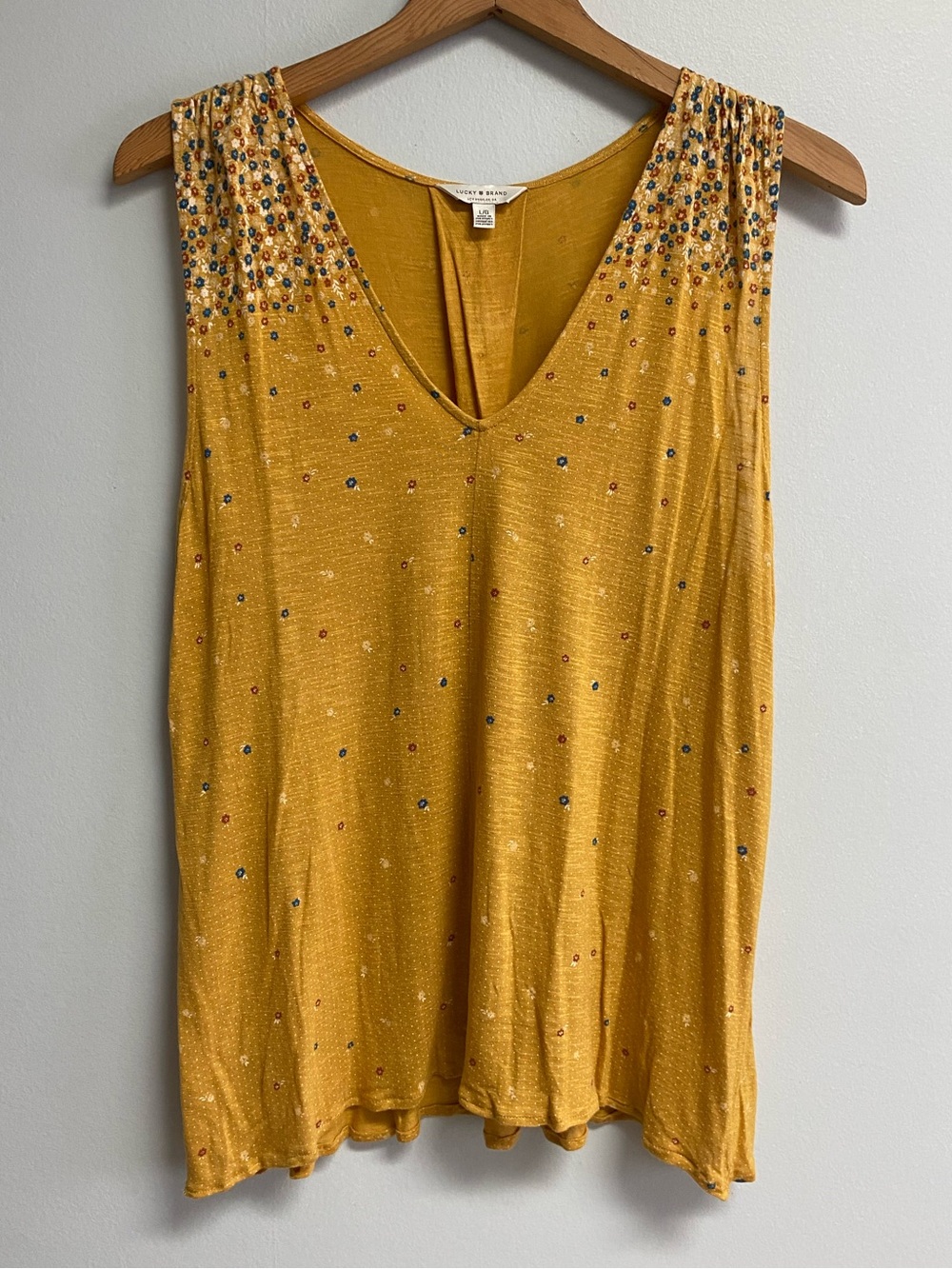 LUCKY BRAND SLEEVELESS TOP - LARGE